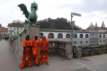 Italijanski trojec Canemorto svet umetnosti uprizori kot dirko: 