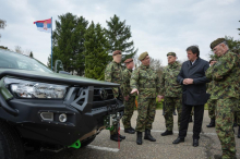 Novih 100 terenskih vozila za jedinice Vojske Srbije! Ministar Gašić: Dodatno unapredili sposobnosti za izvršavanje zadataka u svim uslovima na terenu (foto)