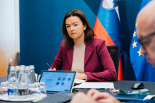 Fajon: Ministri z vsega sveta smo se strinjali, da je glede Hormuške ožine ključen enoten pristop