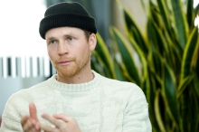 „Zweifelmanderl“: Wie Arvid Auner Selbstzweifel in Schach hält