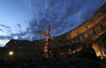 Na veliki petek se kristjani spominjajo trpljenja in smrti Jezusa Kristusa na križu