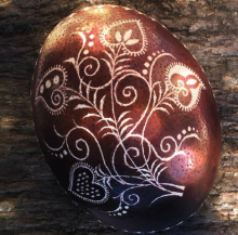 Kako nastanejo umetelni suhorski pirhi? 