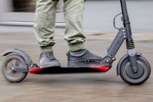 E-Scooter-Lenker liefert sich wilde Verfolgungsjagd mit der Polizei