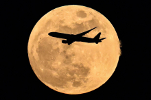 Kerosinpreis verdoppelt: Mondpreise fürs Fliegen? Höhere Zuschläge und ein verringertes Angebot