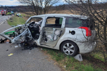 Zwei Personen bei Frontalzusammenstoß in Kärnten eingeklemmt