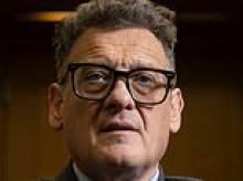 Suspended Labour MP claims No10 behind smears about his mental health after he challenged Starmer on jury reforms