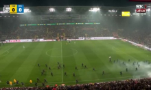 Njemačka ovo ne pamti: Pogledajte scene kaosa zbog kojih je utakmica prekinuta