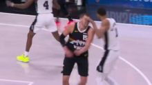 NE POMAŽE NI ŠAKA U LICE! Vembanjama tukao, krvavi Jokić pokazao ko je pravi MVP (VIDEO)