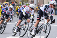 Karavana prvič prek na Oude Kwaremonta, sledi še 15 vzponov