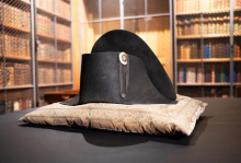 Napoleonov prepoteni klobuk, ki je bil dolga leta strokovnjakom nepoznan, se bo predstavil javnosti