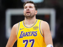 Zdesetkani Lakersi gostujejo v Dallasu, april se je sprevrgel v katastrofo