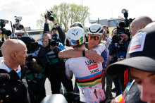 Pogačarja z zmago na 