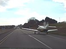 Small plane makes emergency landing on interstate surrounded by confused car drivers