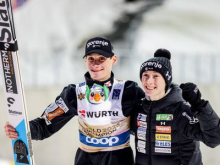 Praznični ponedeljek poseben tudi za slovenske skakalce: Niki, Anže in Domen uživajo v sadovih uspešne zime #foto