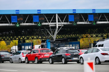 PRESEK STANJA NA GRANIČNIM PRELAZIMA: Bez zadržavanja na rampama auto-puteva, putnička vozila na Batrovcima čekaju 1 sat