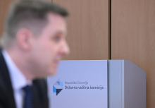 DVK bo najprej obravnaval najnovejši ugovor SDS-a, nato pa potrjeval izid parlamentarnih volitev