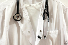 Umrl je dolgoletni predstojnik kliničnega oddelka za hematologijo Peter Černelč