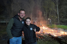 Beste Stimmung: Nach der Derbyzeit wurde in Proleb das Osterfeuer entfacht