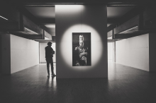 Kako se pomen slike spreminja skozi čas? Oliver Pilić raziskuje moč preobražene podobe.