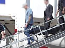 Small detail in photo of Ben Roberts-Smith's arrest raises questions after Victoria Cross recipient was met by cops at the airport