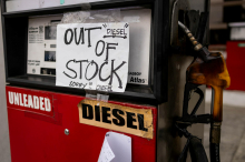 15-odstotni padec cen nafte po Trumpovi prestavitvi roka