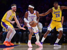 Katastrofa LA Lakersov pred domačimi navijači, poškodovan tudi LeBron James