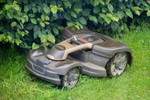 Müssen Mähroboter zukünftig in der Nacht stillstehen?