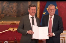 Angelobung: Fellners erster Gang durch die Tapetentür