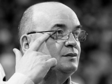 Košarkarski svet žaluje. Umrl je legendarni Duško Vujošević.