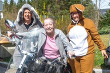 Biker überraschten Heimbewohner in Kärnten als Osterhasen