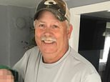 Woman jumps into ocean to save drowning man only to later learn he's wanted for double murder