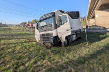 Lenker vermied Auffahrunfall auf A 9, Lkw durchbrach Leitschiene