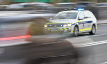 Policisti skozi gost promet do bolnišnice pomagali družini z dojenčkom, ki je imel dihalne težave