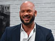 American commentator trashes Australia's treatment of 'war hero' after dramatic arrest of Ben Roberts-Smith as citizens say he should be offered asylum in the US