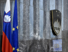 Tako leva sredina kot desni trojček v iskanju kandidata za predsednika DZ-ja