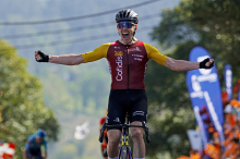 Aranburu osrečil Baske, Seixas za 20 sekund utrdil vodstvo pred Rogličem