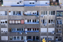 Ako vam ovi ljudi dođu na kućnu adresu, odmah pozovite policiju: Tražiće vam da uradite jednu stvar, a onda sledi šok! Beograđanina dobro izradili