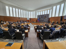 Mandatno-volilna komisija predlaga potrditev vseh mandatov. Poslance čaka izbira predsednika DZ-ja.