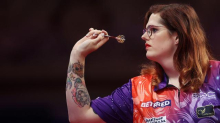 Darts: Trans Frauen nicht mehr bei Dartsturnieren für Frauen zugelassen