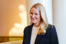 Lungenfibrose: Mette-Marit trägt erstmals ein Sauerstoffgerät bei einem offiziellen Termin