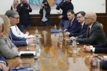 IZBORI NA VIDIKU! VUČIĆ OTVORIO DIJALOG, BLOKADERI ZATVORILI VRATA! Analitičari: Odluku kroje državni a ne partijski interesi