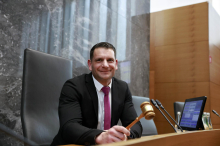 Novi predsednik DZ-ja je Zoran Stevanović, na tajnem glasovanju ga je podprlo 48 poslancev