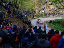 Neizprosne istrske ceste: že prvo dopoldne odstopila favorita #video