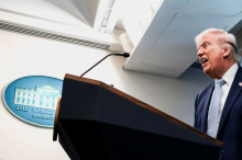 Iranska delegacija prispela v Islamabad. Trump grozi z novimi napadi.