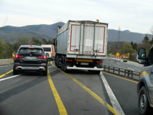 Opozorila domačinov na smrtno nevarna uvoza na avtocesto v Postojni