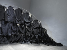 Živim v realnostih, ki niso povsem resnične: Nika Batista s tekstilom razmišlja o utelešenju čustev