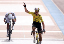 Van Aert na velodromu boljši od Pogačarja, ki je severni pekel spet končal na 2. mestu