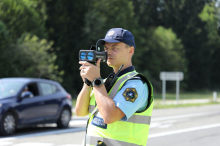 V prvih treh mesecih na cestah zaradi neprilagojene hitrosti umrlo 9 oseb