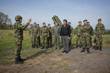 Oni budno čuvaju nebo Srbije i tokom praznika: Ministar Gašić obišao pripadnike vojske angažovane u stalno zadejstvovanim snagama