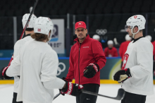 Eishockey: Schweiz-Teamchef mit gefälschtem Corona-Zertifikat zu Olympia
